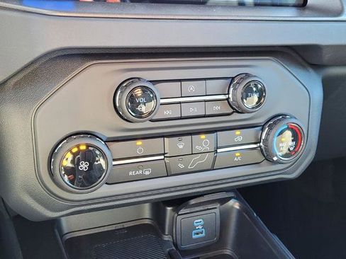 New 2025 Ford Bronco Base image 21