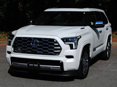 Used 2023 Toyota Sequoia Capstone image 5