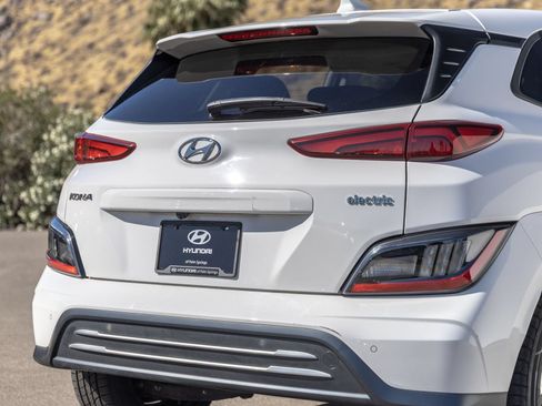 Used 2023 Hyundai Kona Limited w/ Cargo Package FWD image 13