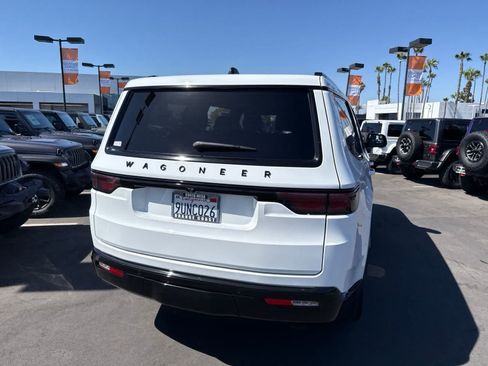 Used 2025 Jeep Wagoneer Series II w/ Premium Group I AWD/4WD image 16