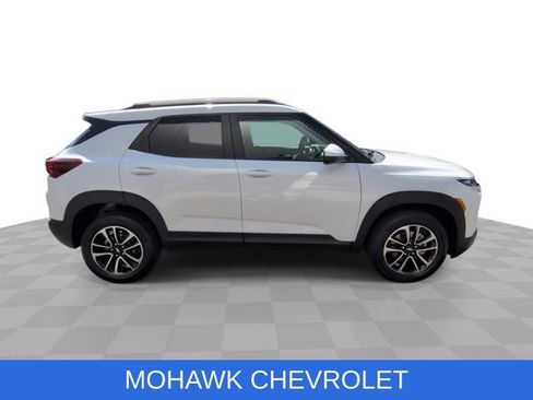 Used 2025 Chevrolet TrailBlazer LT w/ Convenience Package AWD/4WD image 10
