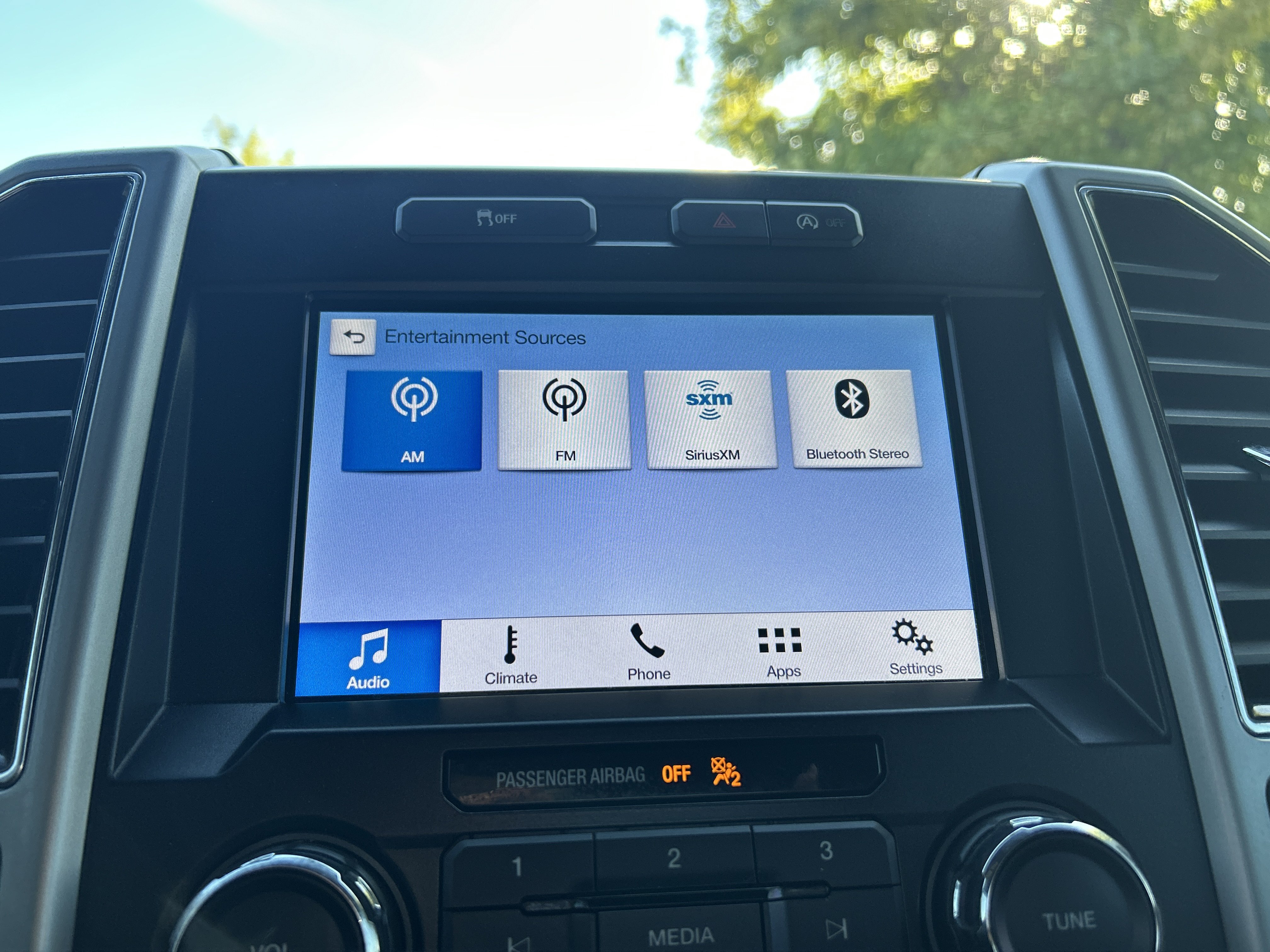 Used 2019 Ford F150 Lariat w/ Trailer Tow Package RWD image 13