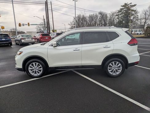 Used 2017 Nissan Rogue SV w/ Sun & Sound Touring Package image 8