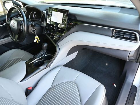 Used 2023 Toyota Camry SE image 10