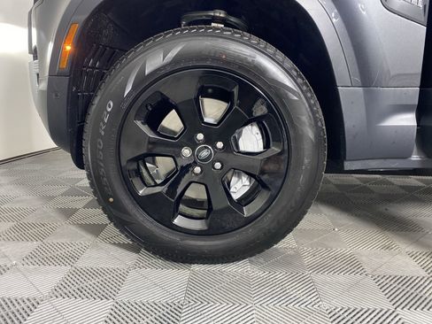 Used 2025 Land Rover Defender 110 S image 9