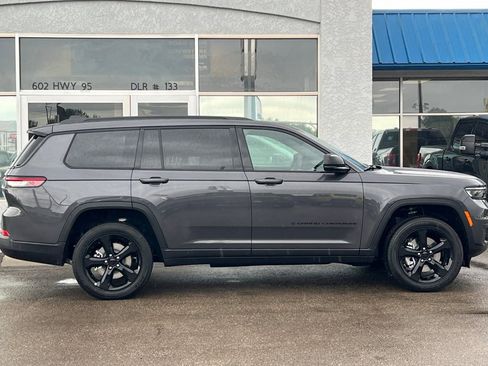 Used 2025 Jeep Grand Cherokee L Altitude AWD/4WD image 5