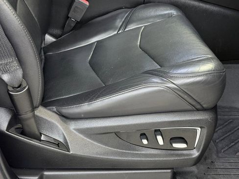 Used 2018 Cadillac Escalade Luxury image 11