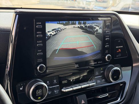 Used 2021 Toyota Highlander XSE FWD image 14