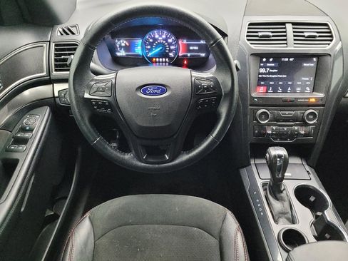 Used 2018 Ford Explorer XLT w/ Equipment Group 202A FWD image 22