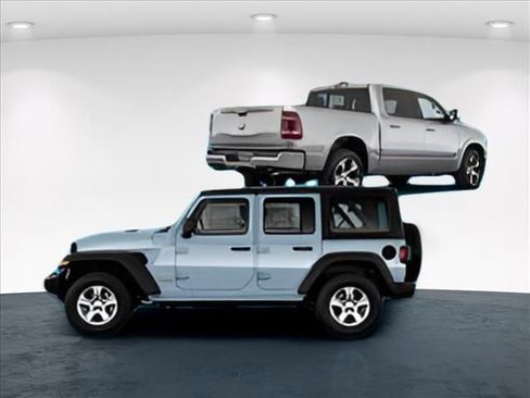 Used 2023 Volvo XC40 B5 Plus image 8