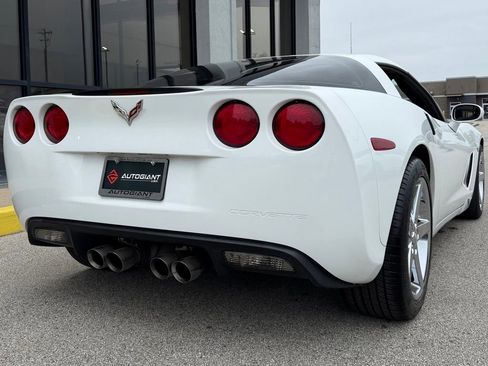 Used 2011 Chevrolet Corvette Coupe w/ 1LT RWD image 11