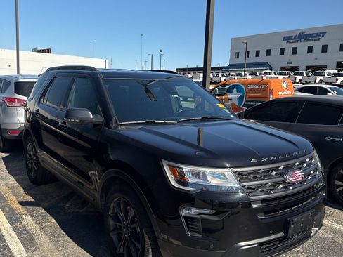 Used 2019 Ford Explorer XLT w/ Equipment Group 202A image 2