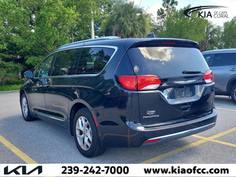 Used 2017 Chrysler Pacifica Touring-L Plus w/ Advanced Safetytec Group FWD image 6