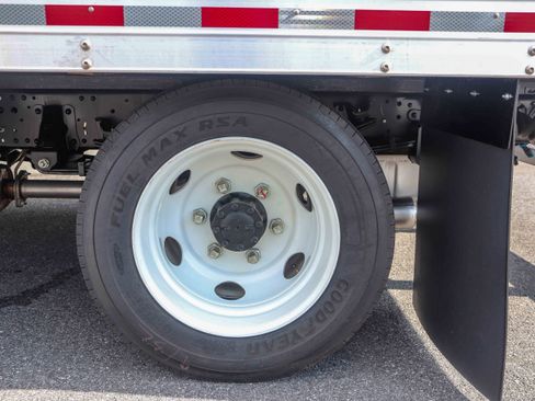 Used 2024 Isuzu NPR image 29