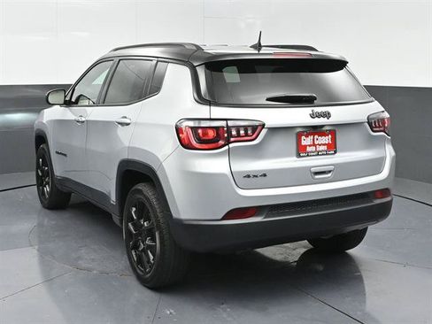 Used 2024 Jeep Compass Latitude w/ Altitude Special Edition AWD/4WD image 4