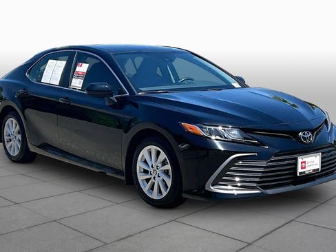 Certified 2022 Toyota Camry LE FWD image 2