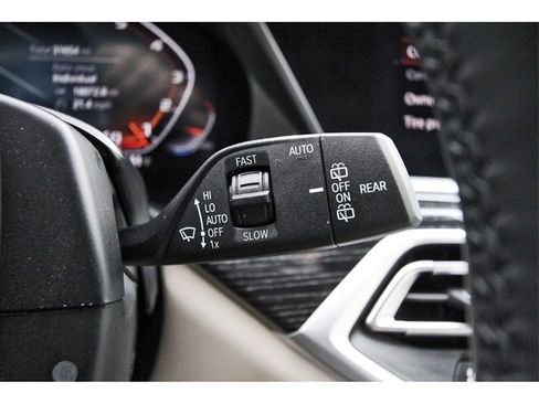 Used 2022 BMW X7 M50i w/ Luxury Seating Package image 18