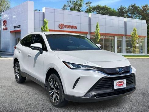 Used 2023 Toyota Venza LE AWD/4WD image 1