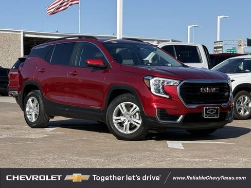 Used 2024 GMC Terrain SLE w/ Driver Convenience Package FWD image 2