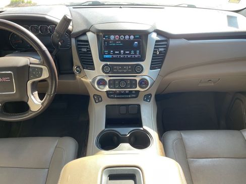 Used 2018 GMC Yukon XL SLT w/ Open Road Package AWD/4WD image 12
