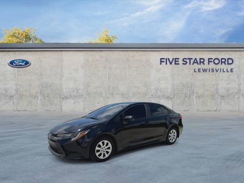 Used 2025 Toyota Corolla LE FWD image 4
