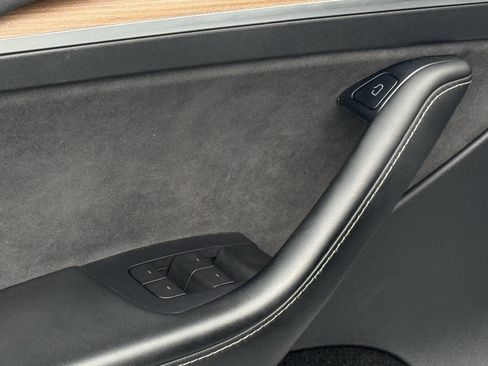 Used 2023 Tesla Model Y Long Range image 10