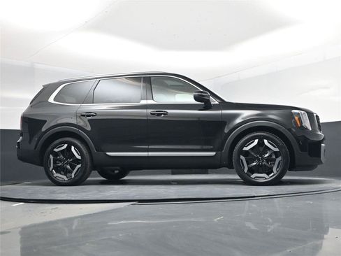 Used 2024 Kia Telluride EX image 29