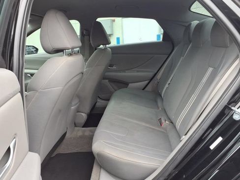 Used 2023 Hyundai Elantra SEL w/ Convenience Package FWD image 9