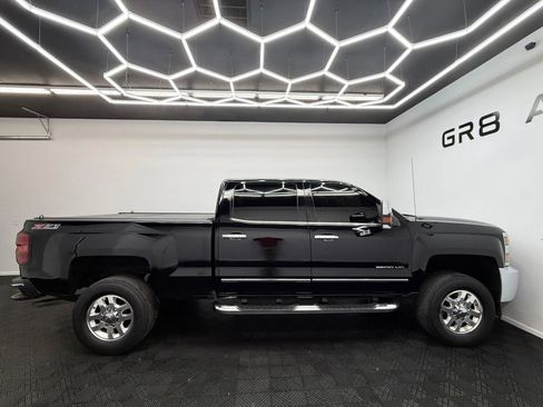 Used 2015 Chevrolet Silverado 2500 LTZ w/ LTZ Plus Package image 11