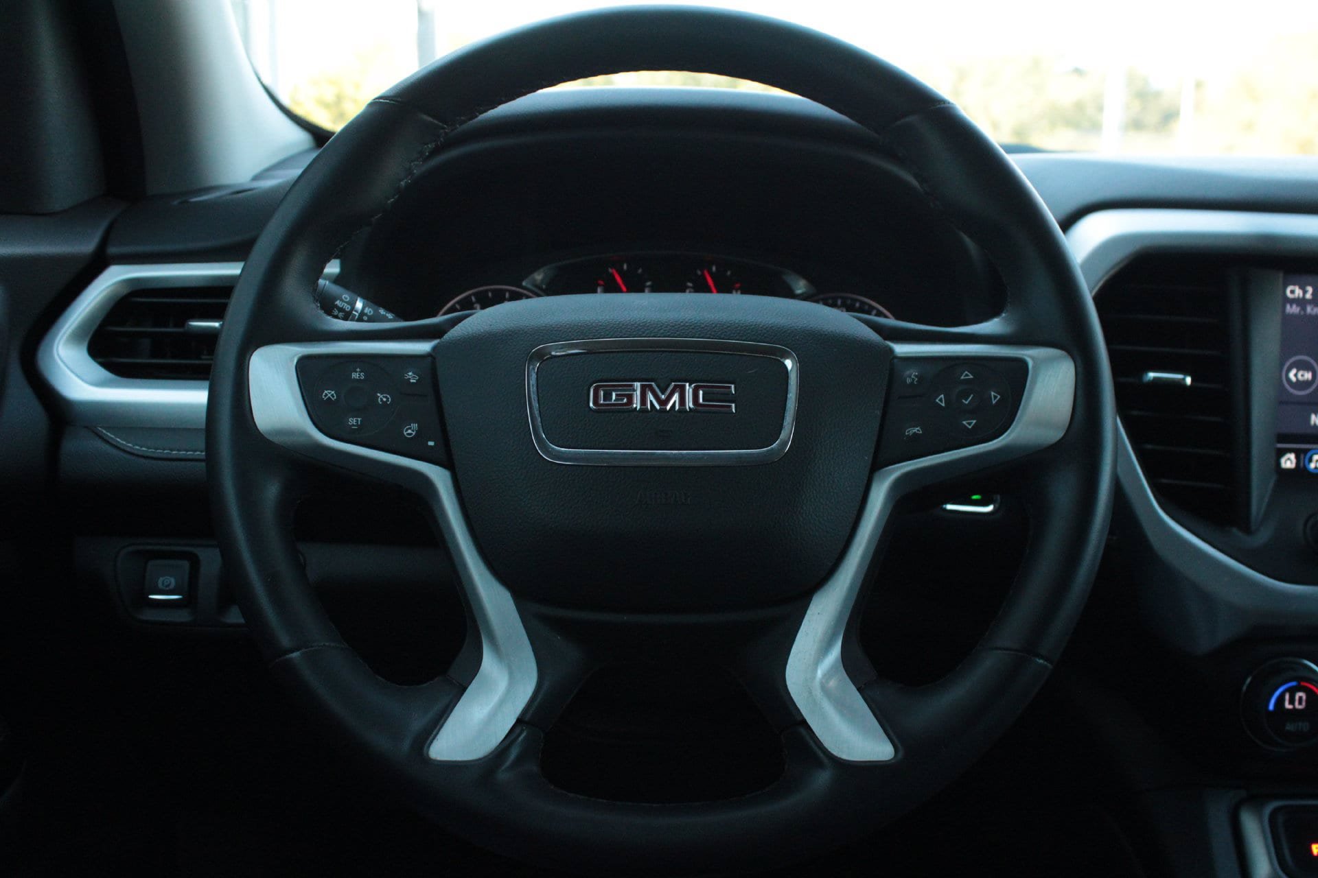 Used 2023 GMC Acadia SLT w/ Preferred Package AWD/4WD image 35