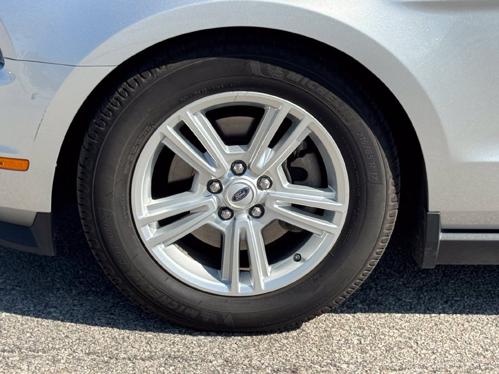 Used 2012 Ford Mustang Convertible RWD image 36