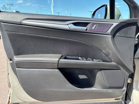 Used 2015 Ford Fusion SE FWD image 12