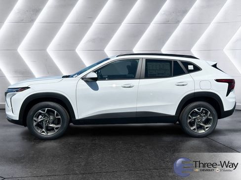 New 2026 Chevrolet Trax LT FWD image 2