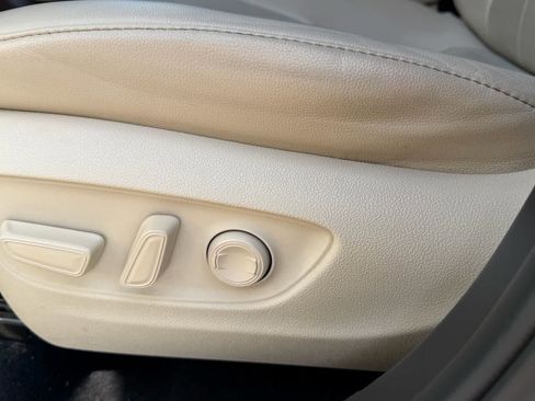 Used 2020 Toyota Highlander Limited image 25