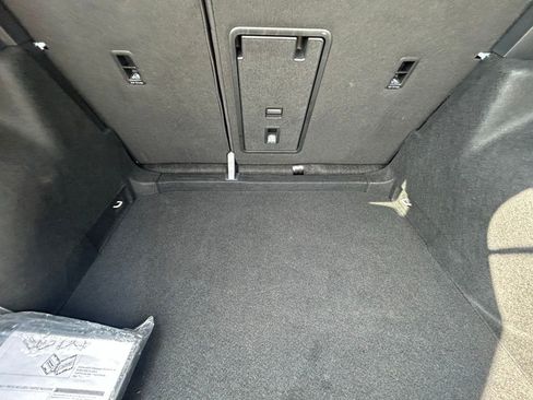 Certified 2025 Volkswagen Taos SE w/ Panoramic Sunroof Package FWD image 43
