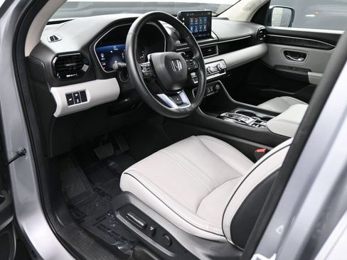 Used 2024 Honda Pilot Elite image 2