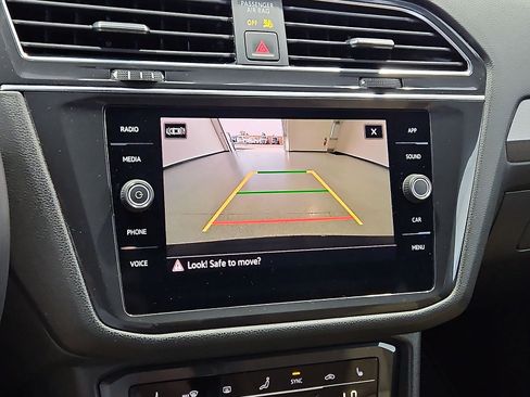 Certified 2023 Volkswagen Tiguan SE FWD image 18