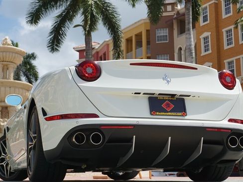 Used 2017 Ferrari California T RWD image 51