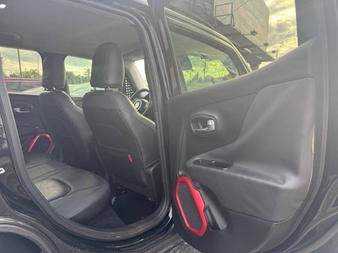Used 2016 Jeep Renegade Trailhawk w/ Premium Trailhawk Package AWD/4WD image 20