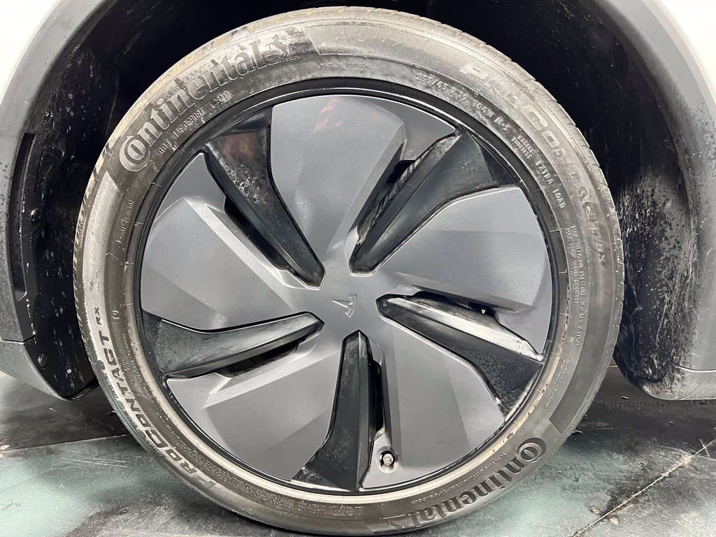 Used 2026 Tesla Model Y Long Range RWD image 11