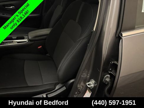 Used 2024 Nissan Sentra SV FWD image 11