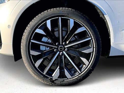 New 2026 Volvo XC60 T8 Ultra w/ Protection Package Premier AWD/4WD image 13