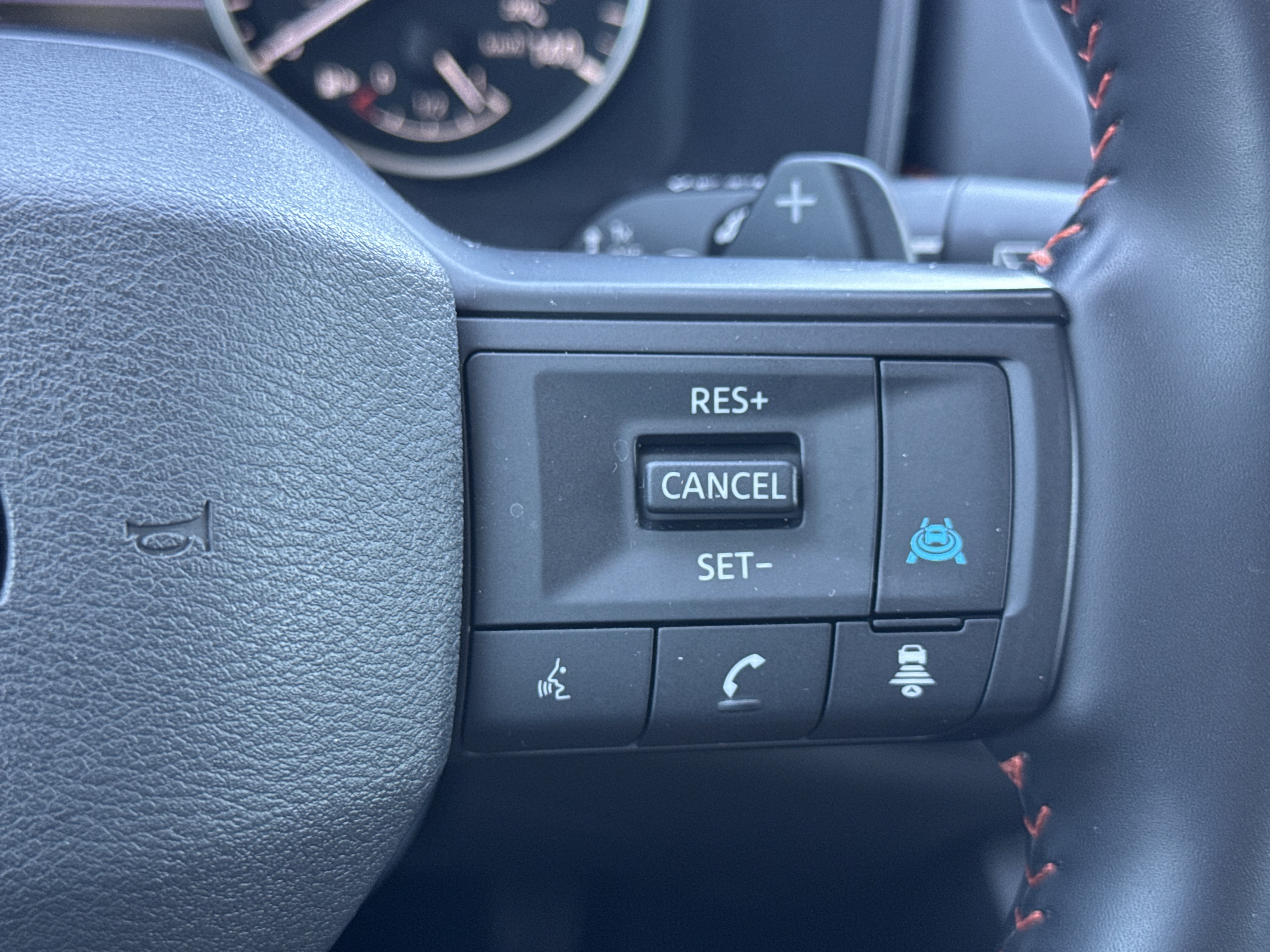 Used 2025 Nissan Rogue SV AWD/4WD image 17