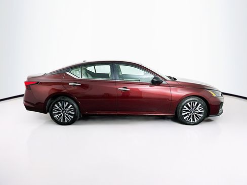 Used 2025 Nissan Altima 2.5 SV FWD image 10