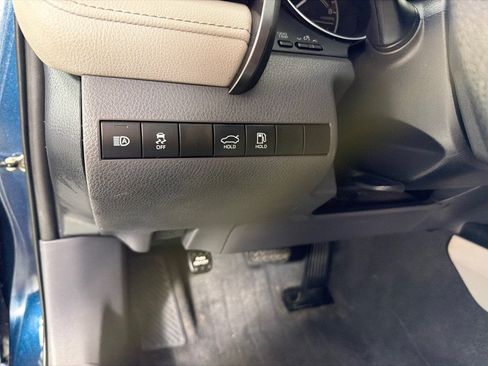 Used 2019 Toyota Camry FWD image 13