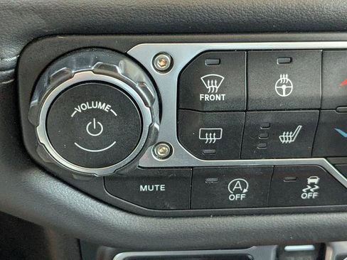 Used 2025 Jeep Wrangler Unlimited Sahara AWD/4WD image 23