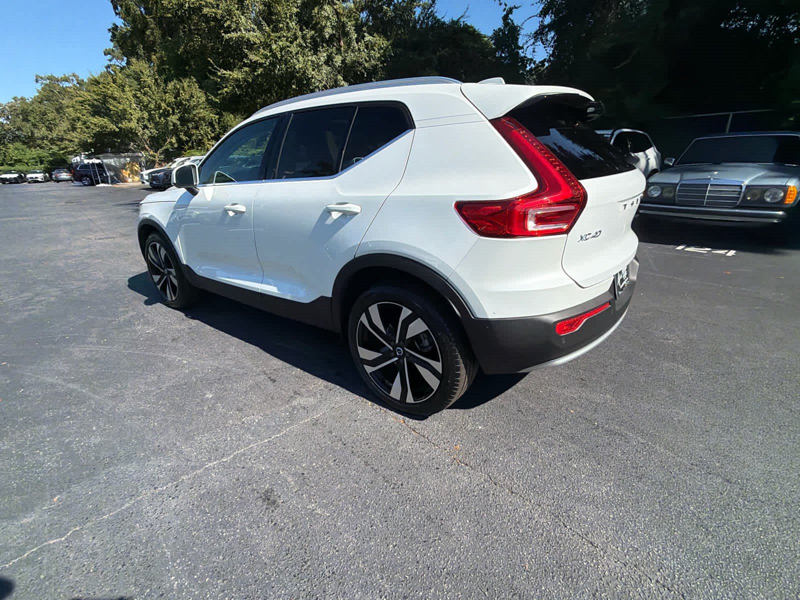 Used 2023 Volvo XC40 B5 Plus w/ Protection Package Premier AWD/4WD image 12