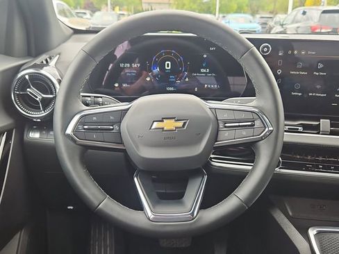 Used 2025 Chevrolet Equinox LT FWD image 14