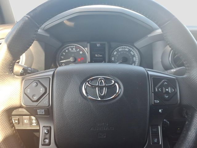 Used 2022 Toyota Tacoma TRD Off-Road w/ Technology Package AWD/4WD image 28