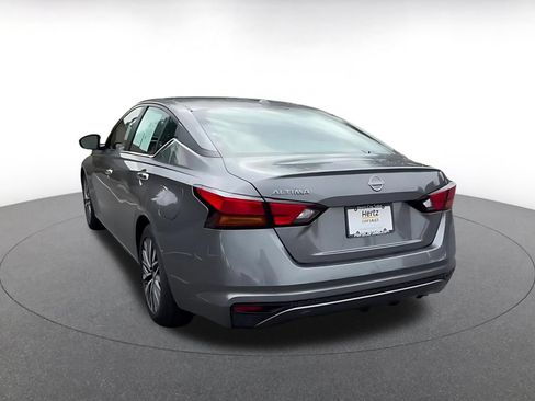 Used 2025 Nissan Altima 2.5 SV FWD image 11